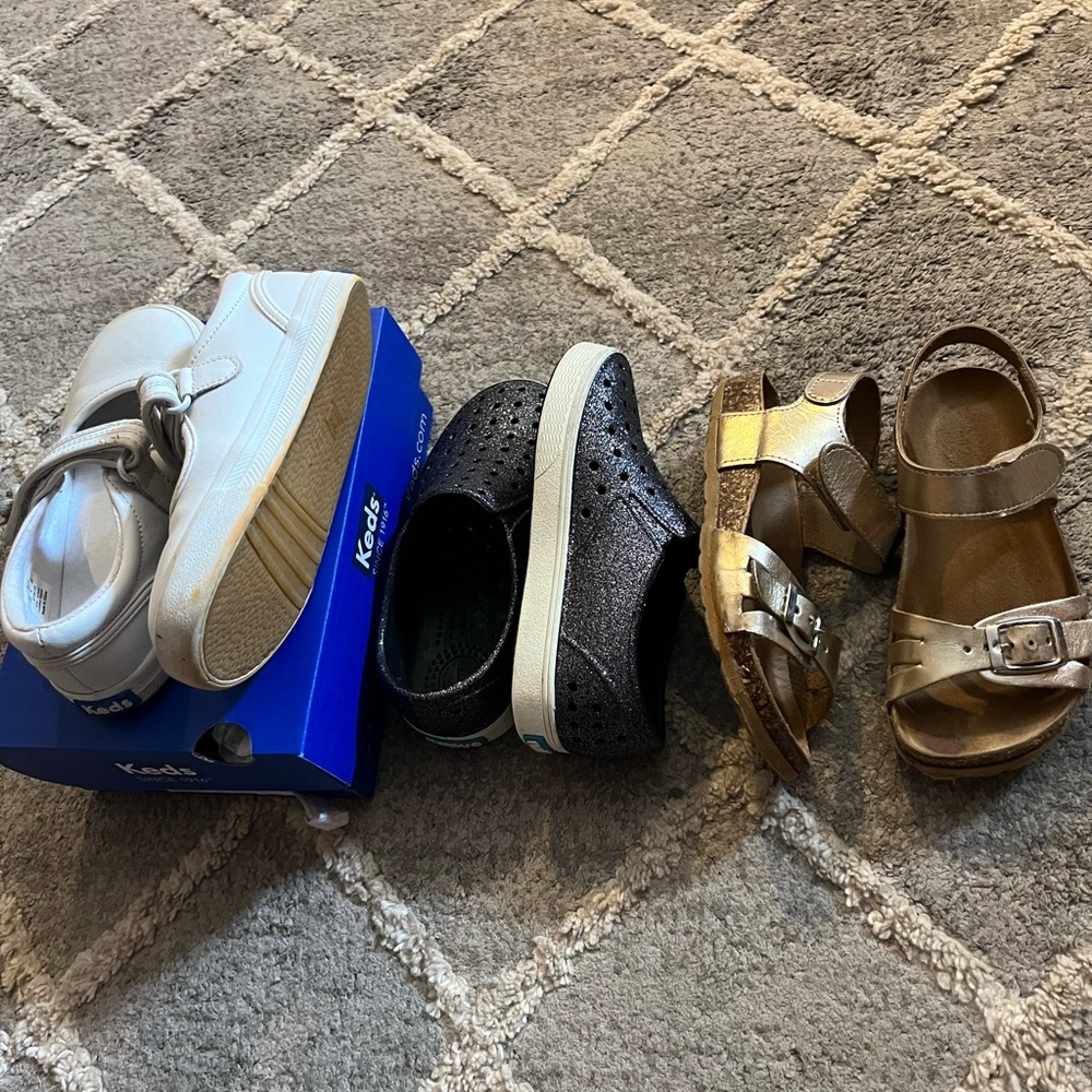 keds brand girl toddler , natives, gold sandles!